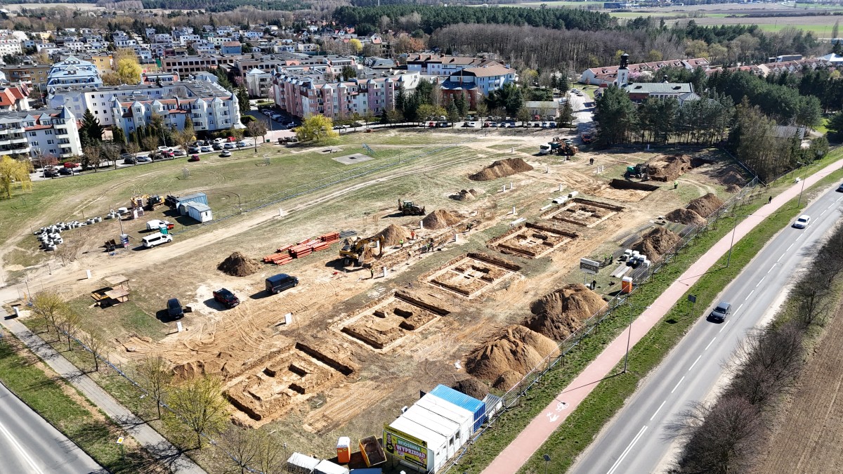Plac budowy — widok od strony osiedla